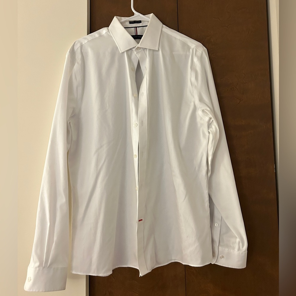 Men’s Tommy Hifigure Dress Shirt - no wrinkle
